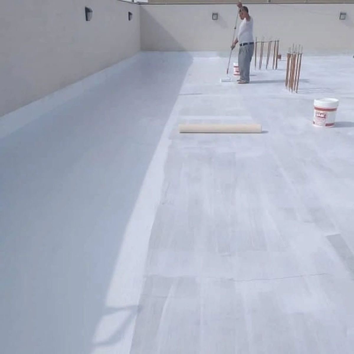 عازل اسطح في الجبيل